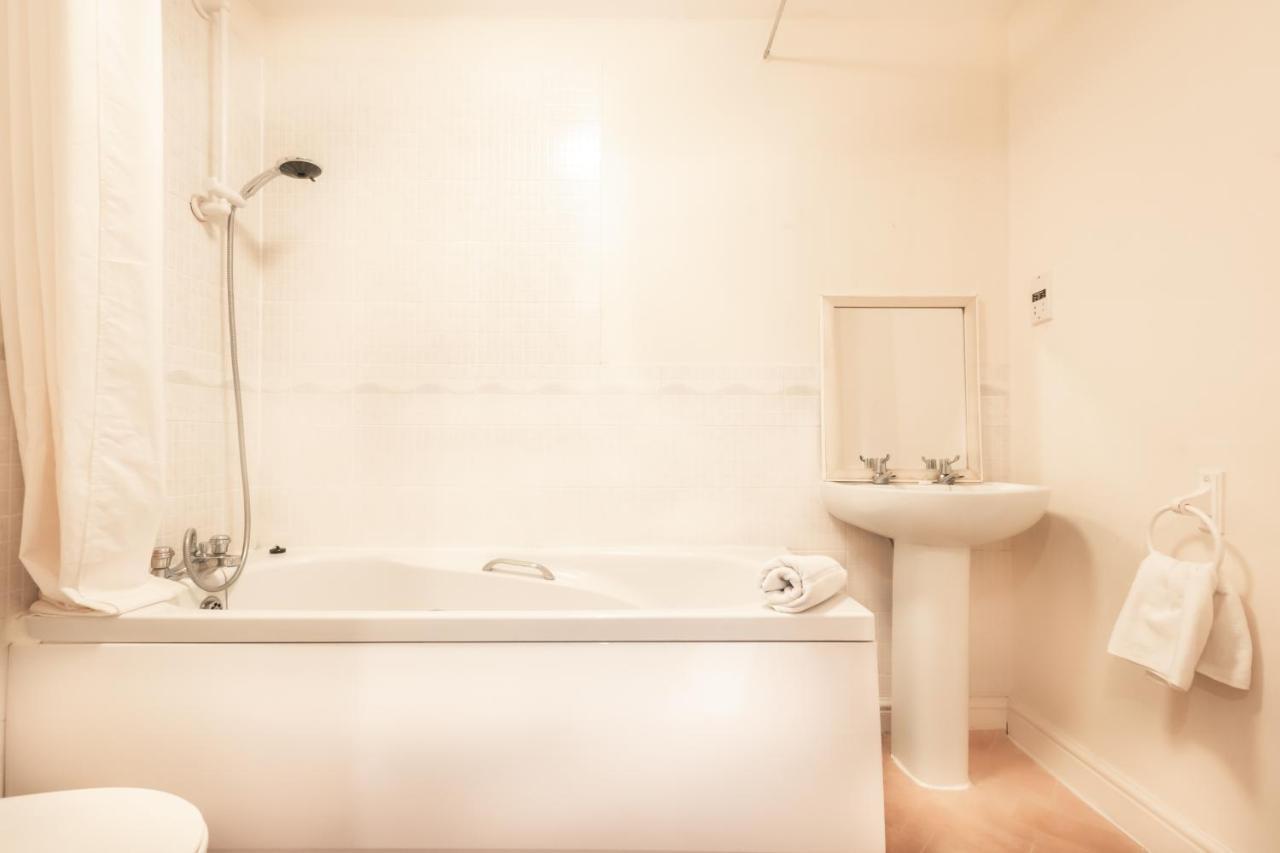Best Price! 2 Bed City Centre - 4 Single Beds Or 2 Super King, Smart Tvs, Sofa Bed & Free Secure Parking Саутхамптън Екстериор снимка