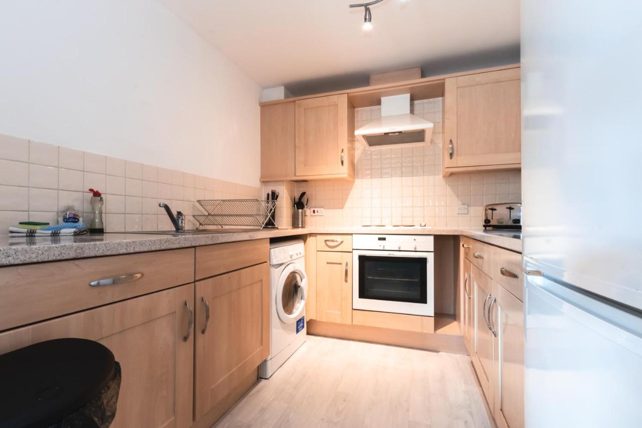 Best Price! 2 Bed City Centre - 4 Single Beds Or 2 Super King, Smart Tvs, Sofa Bed & Free Secure Parking Саутхамптън Екстериор снимка