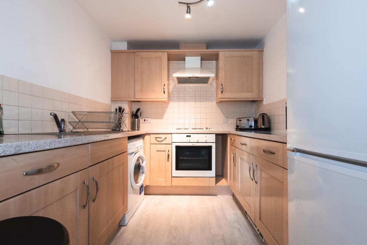 Best Price! 2 Bed City Centre - 4 Single Beds Or 2 Super King, Smart Tvs, Sofa Bed & Free Secure Parking Саутхамптън Екстериор снимка